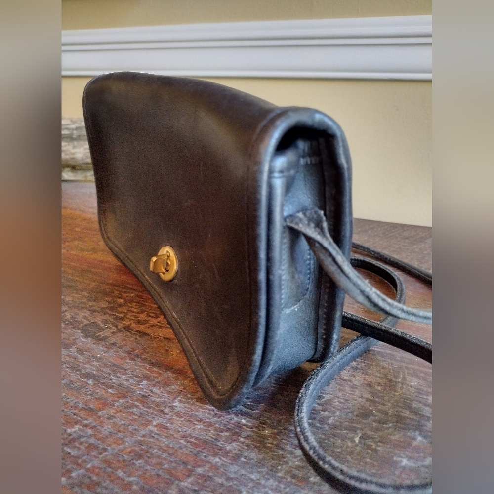 Coach Vintage Black Dinky Crossbody Handbag - Picture 3 of 12